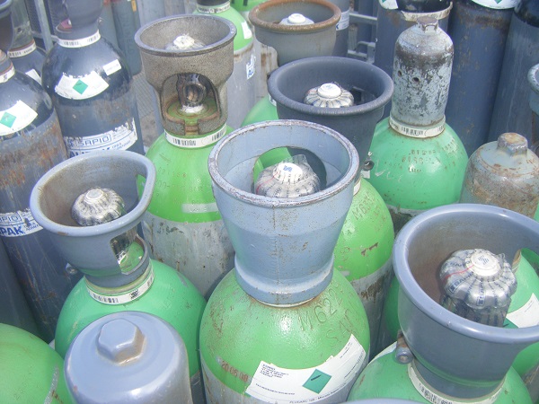 bombole per gas tecnici (ossigeno, acetilene, azoto, argon, miscele, elio) - Uniweld srl